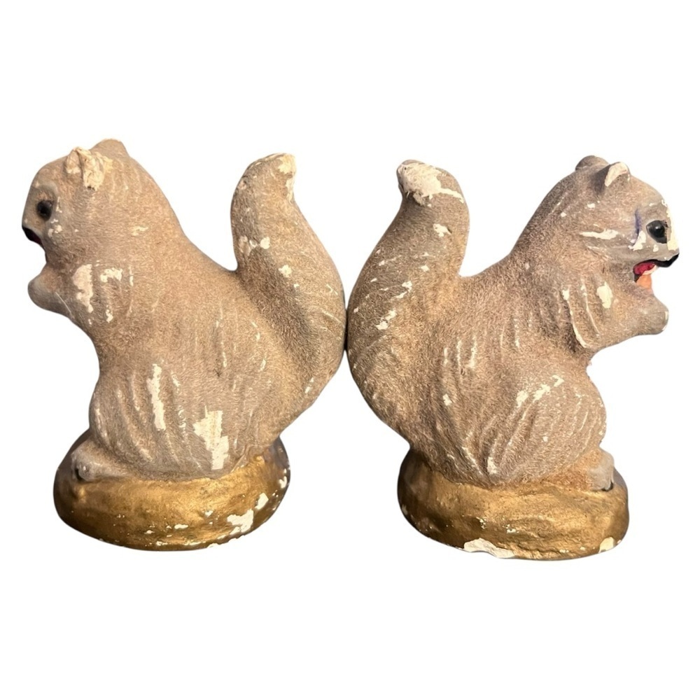 Vintage Painted Chalkware Gray Squirrel Miniature Figurines Pair Eating Nuts 2” - Picture 3 of 8
